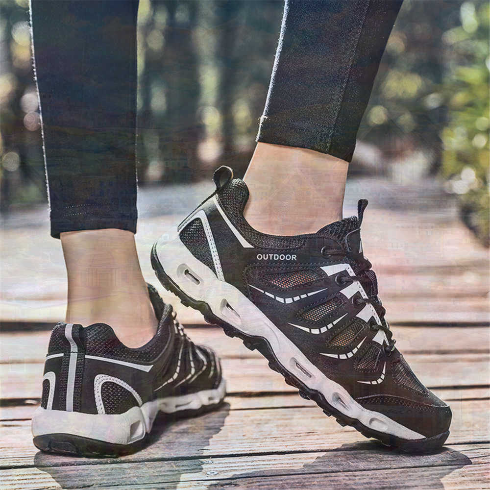 Sumer Round Tip Silver Sneaker - Office Tech Guy のレビューと価格