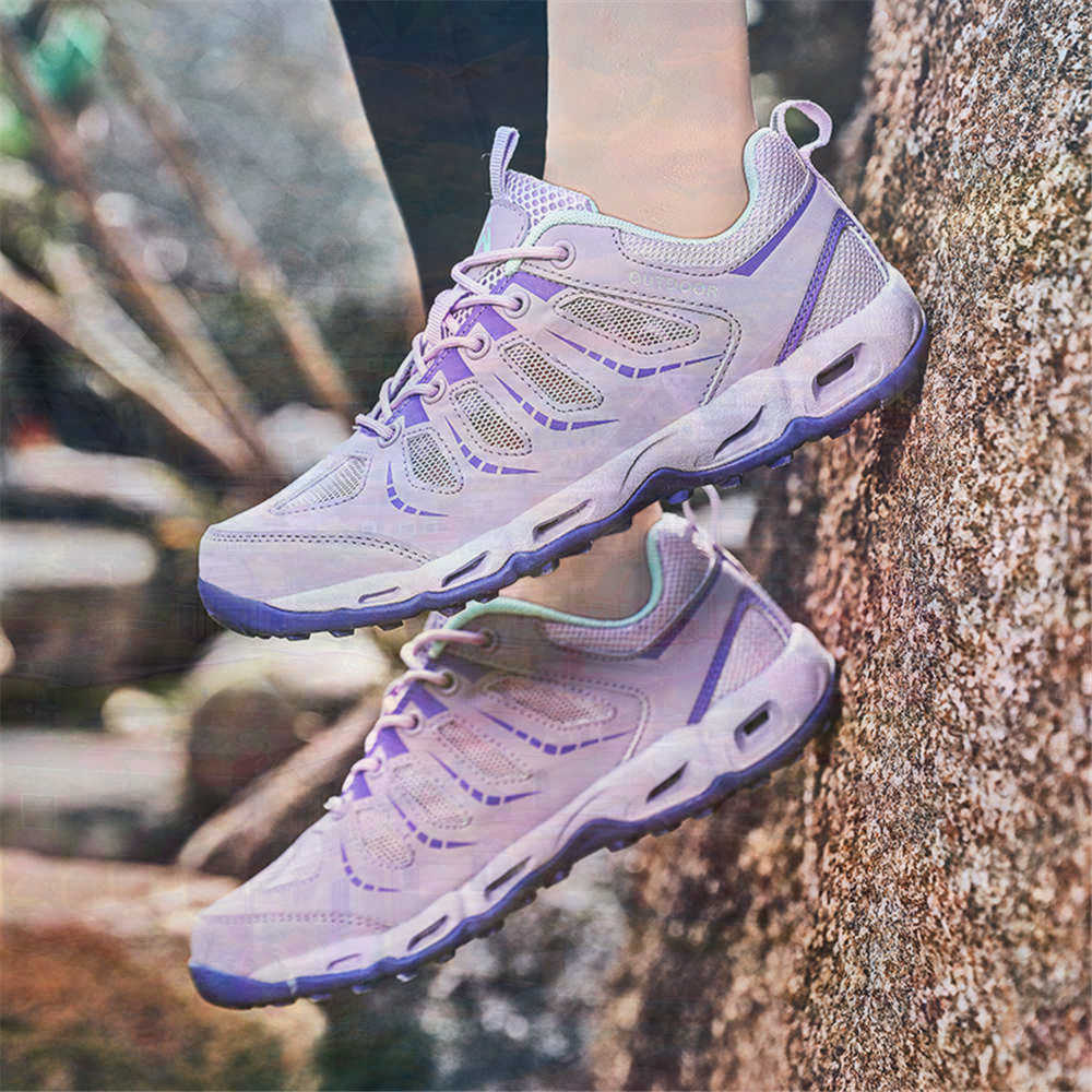 Sumer Round Tip Silver Sneaker - Office Tech Guy のレビューと価格