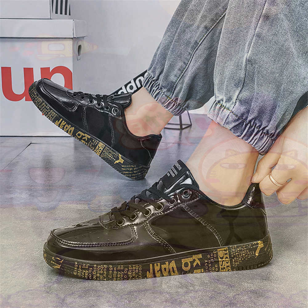 Round Foot Size 45 Sneakers Wh - Office Tech Guy のレビューと価格